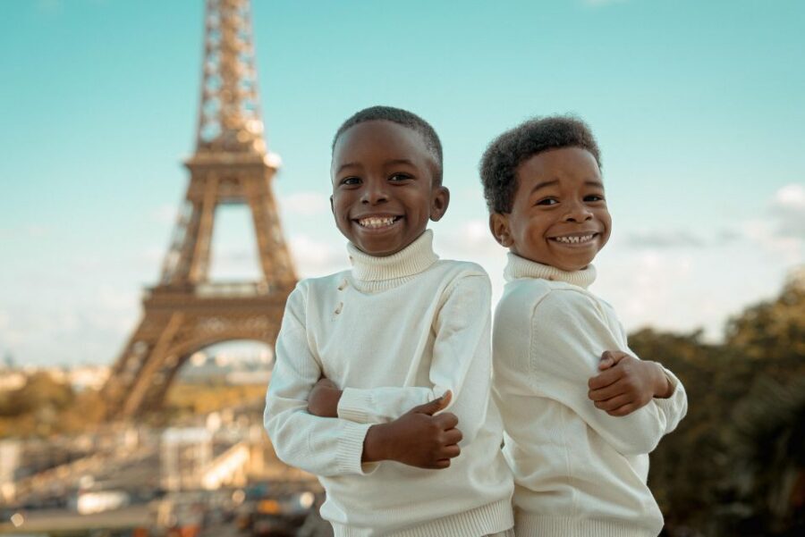 Paris: Eiffel Tower & Louvre Private Photoshoot - Choosing the right package: Standard vs Premium vs VIP